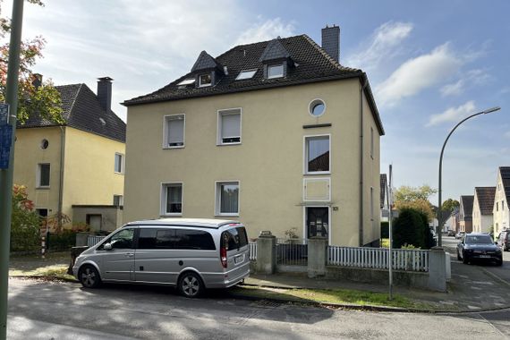 Saniertes 3-Familienhaus mit zusätzlichem Baugrundstück am Lutherpark in DU-Homberg