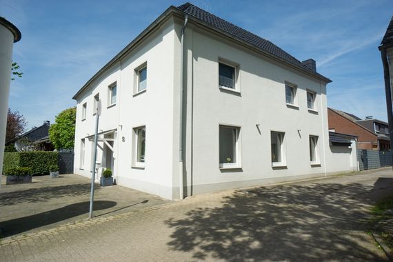 Kamp-Lintfort: Mehrgenerationenhaus auf traumhaftem Grundstück!