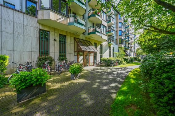 2-Zimmer-Wohnung im Herzen von Köln mit außergewöhnlichem Grundriss und herrlichem Ausblick