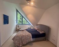 Gemütliches Schlafzimmer mit Ankleide